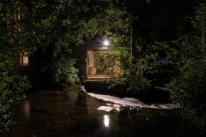 La chapelle moulin traversée par l'eau jacuzzi piscine classé 5 étoiles